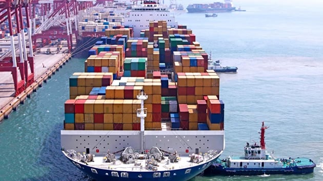 Container ship with vast cargo carrying abilities