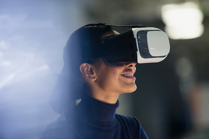 Business woman using virtual reality