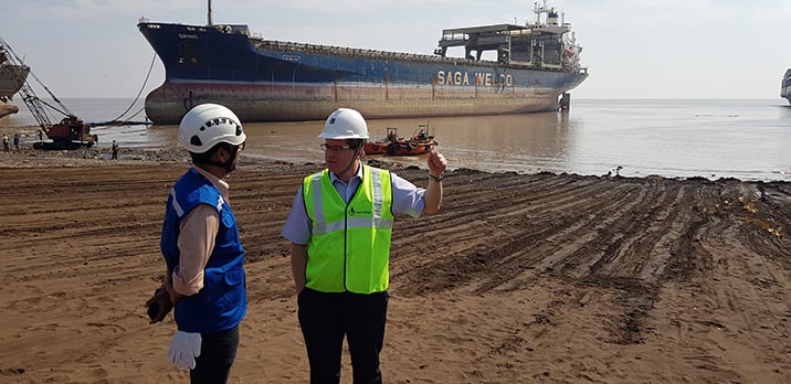 Two workers chatting next to the ship