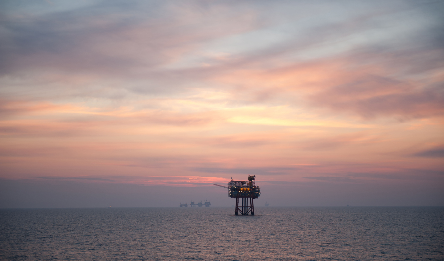 Floating offshore structure