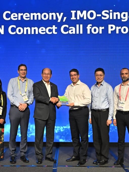 Group photo with members from LR, IMO and Maritime and Port Authority of Singapore (MPA) members, on stage with NextGEN award being presented to recipient.