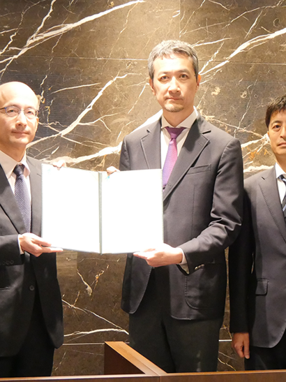 Group photo of representatives from LR and Mitsui and TSUNEISHI holding awarded Approval in Principle framed document.